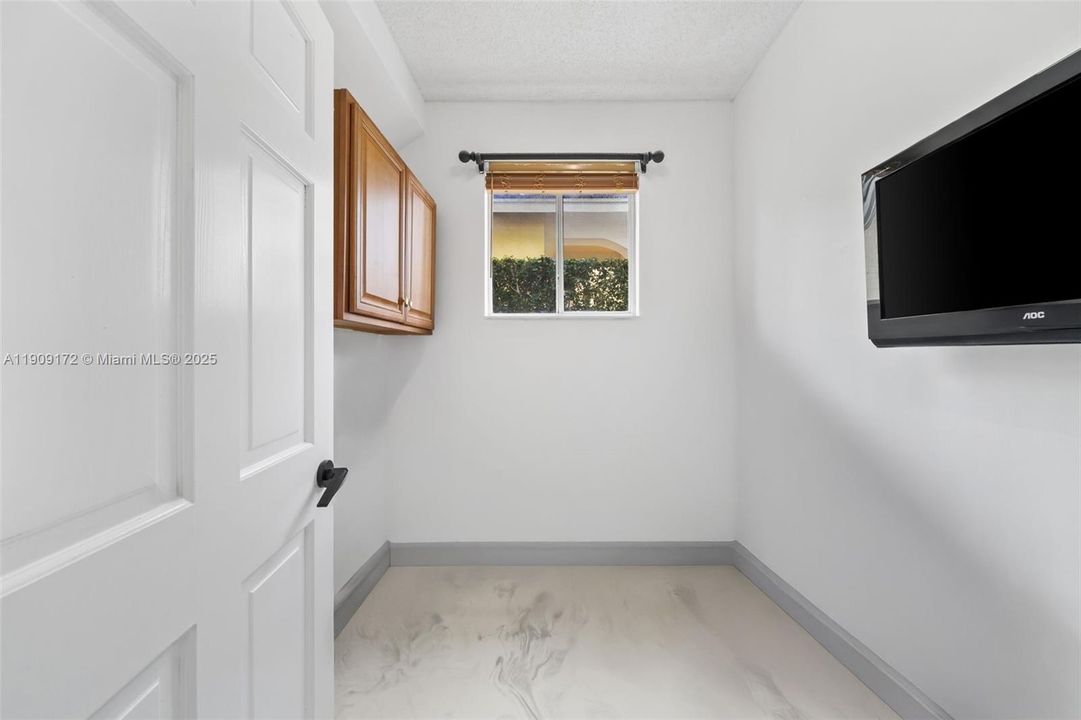 For Rent: $4,500 (4 beds, 2 baths, 2095 Square Feet)