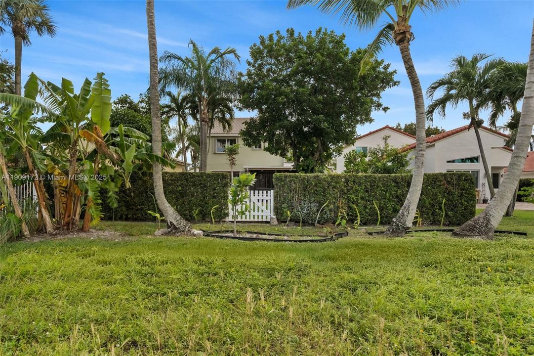 For Rent: $4,500 (4 beds, 2 baths, 2095 Square Feet)