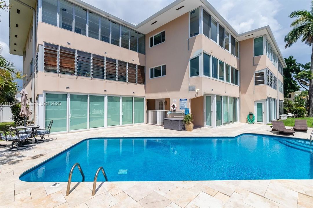 Activo con contrato: $3,100 (2 camas, 1 baños, 830 Pies cuadrados)