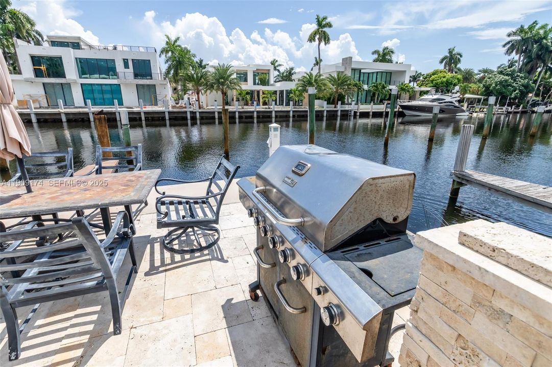 Activo con contrato: $3,100 (2 camas, 1 baños, 830 Pies cuadrados)