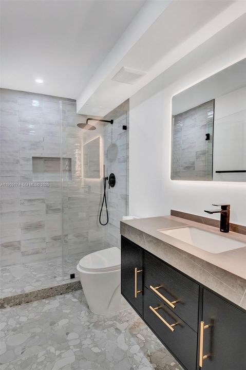 Activo con contrato: $3,100 (2 camas, 1 baños, 830 Pies cuadrados)