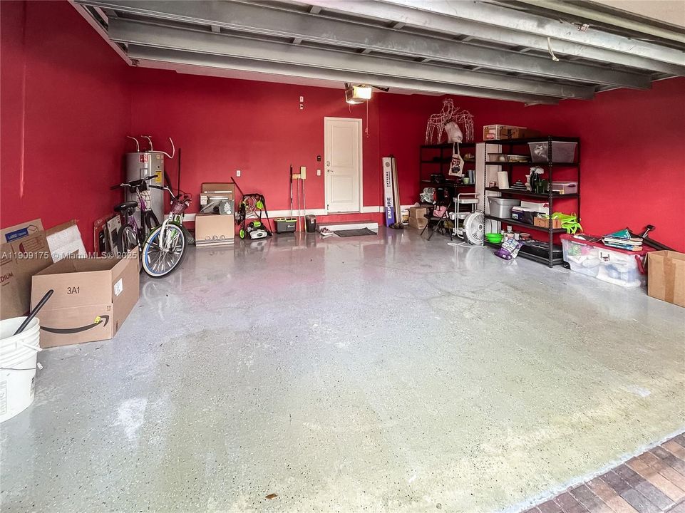 Под контрактом: $565,000 (4 спален, 2 ванн, 2087 Квадратных фут)