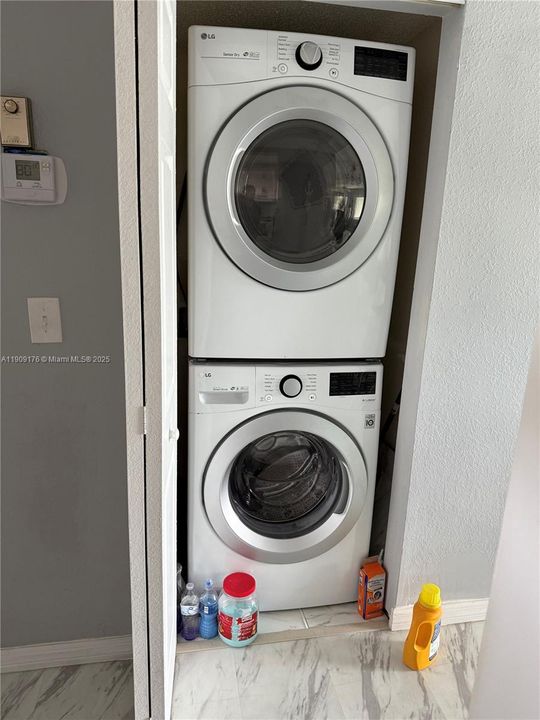 На продажу: $175,000 (1 спален, 1 ванн, 630 Квадратных фут)