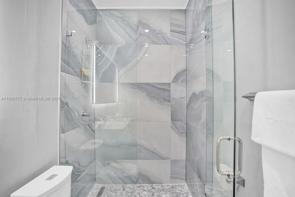 En Venta: $1,750,000 (5 camas, 3 baños, 2614 Pies cuadrados)