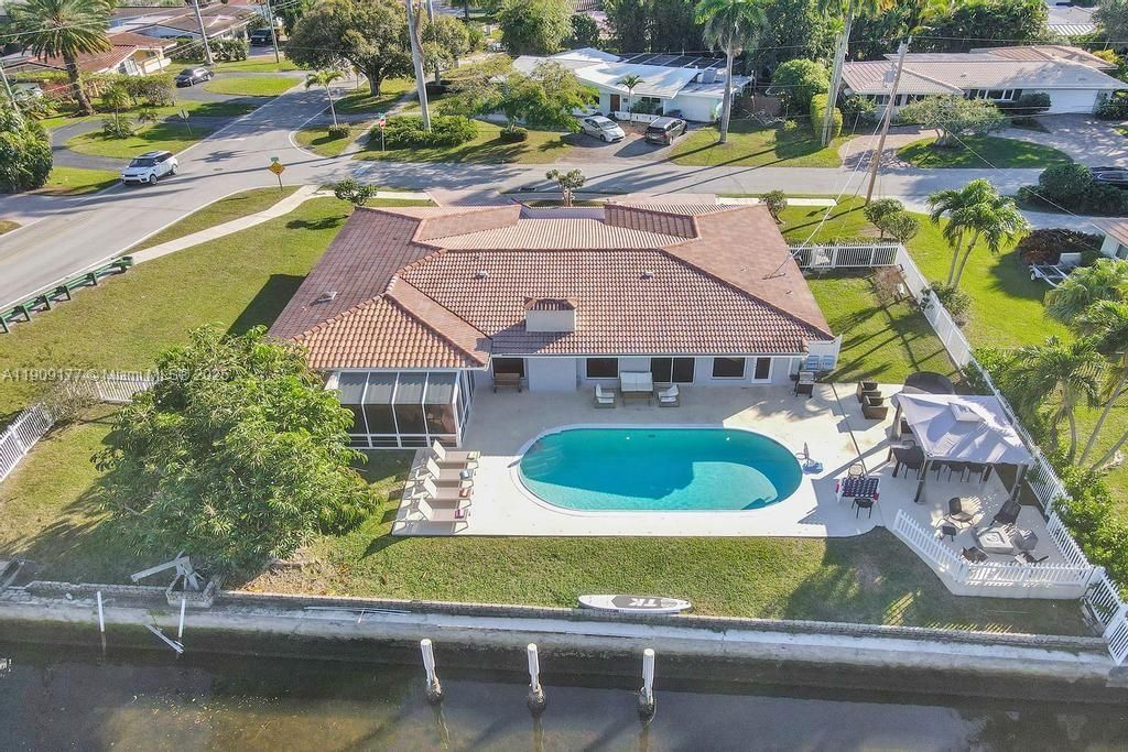 En Venta: $1,750,000 (5 camas, 3 baños, 2614 Pies cuadrados)