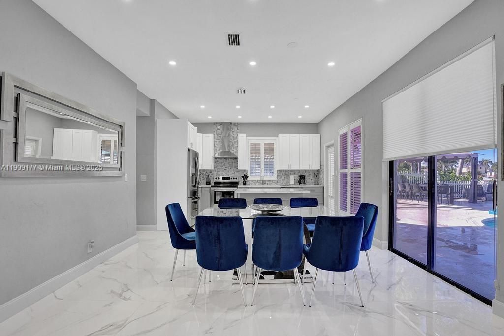 En Venta: $1,750,000 (5 camas, 3 baños, 2614 Pies cuadrados)