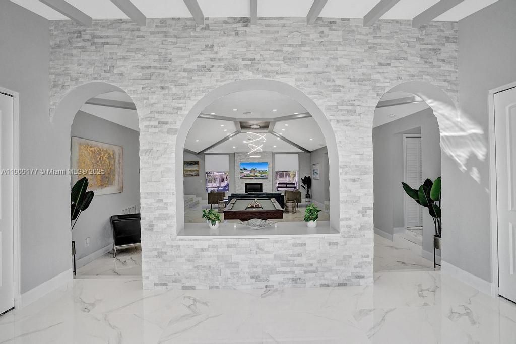 En Venta: $1,750,000 (5 camas, 3 baños, 2614 Pies cuadrados)