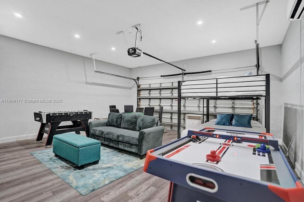 En Venta: $1,750,000 (5 camas, 3 baños, 2614 Pies cuadrados)