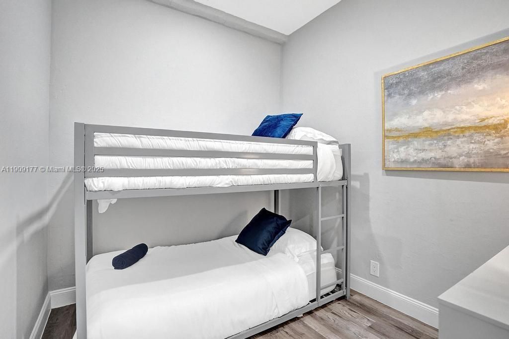 En Venta: $1,750,000 (5 camas, 3 baños, 2614 Pies cuadrados)