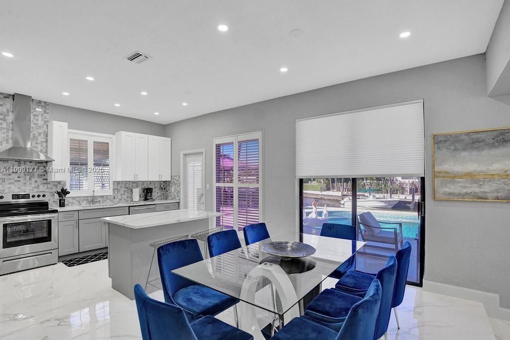 En Venta: $1,750,000 (5 camas, 3 baños, 2614 Pies cuadrados)