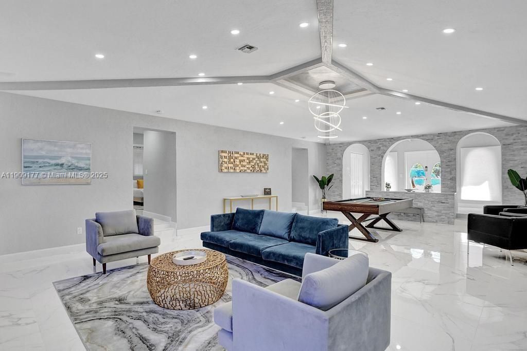 En Venta: $1,750,000 (5 camas, 3 baños, 2614 Pies cuadrados)