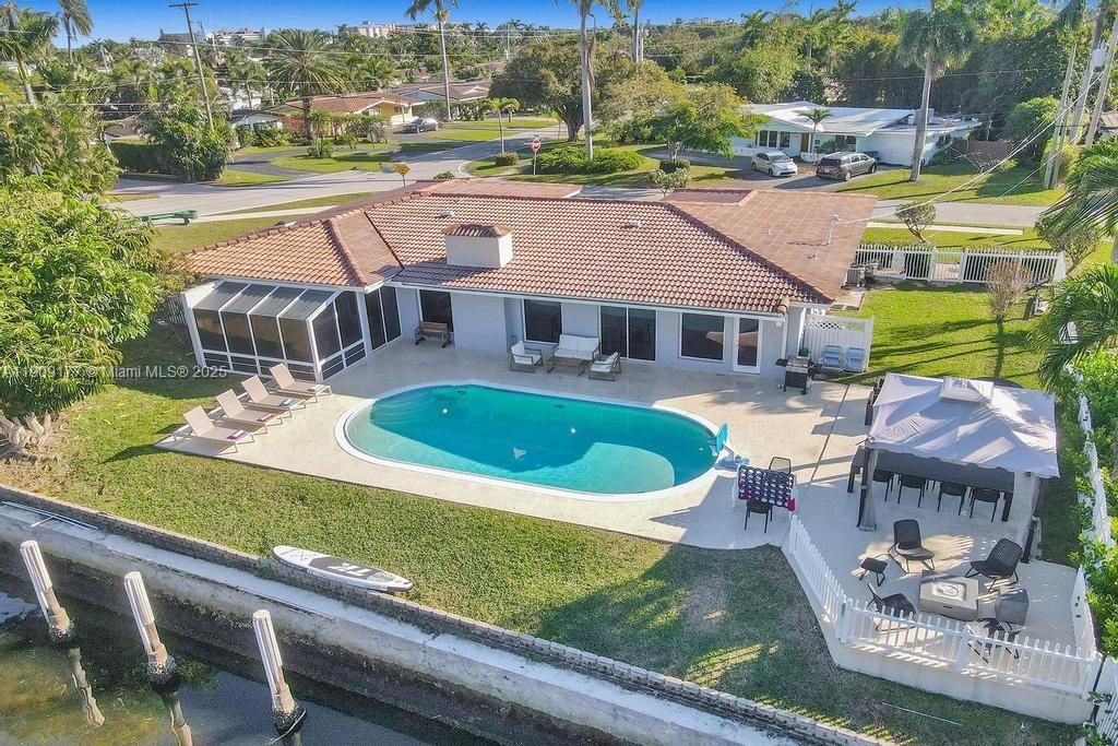 En Venta: $1,750,000 (5 camas, 3 baños, 2614 Pies cuadrados)