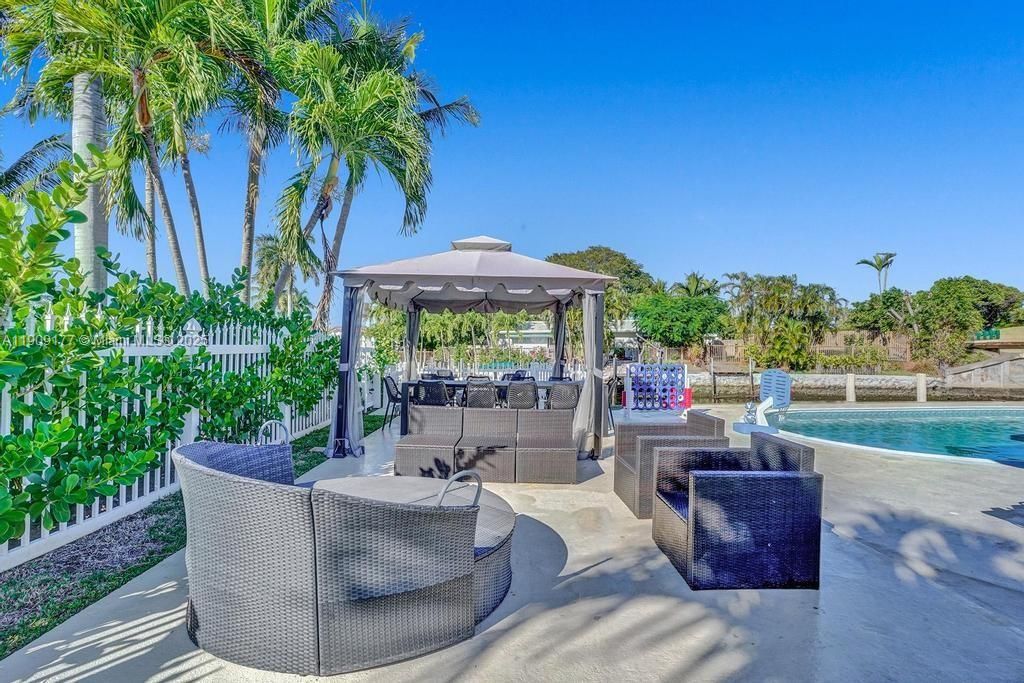 En Venta: $1,750,000 (5 camas, 3 baños, 2614 Pies cuadrados)