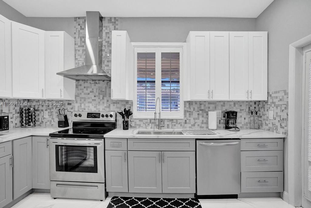 En Venta: $1,750,000 (5 camas, 3 baños, 2614 Pies cuadrados)