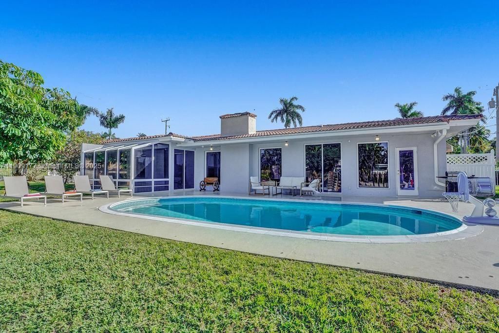 En Venta: $1,750,000 (5 camas, 3 baños, 2614 Pies cuadrados)