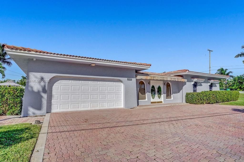 En Venta: $1,750,000 (5 camas, 3 baños, 2614 Pies cuadrados)