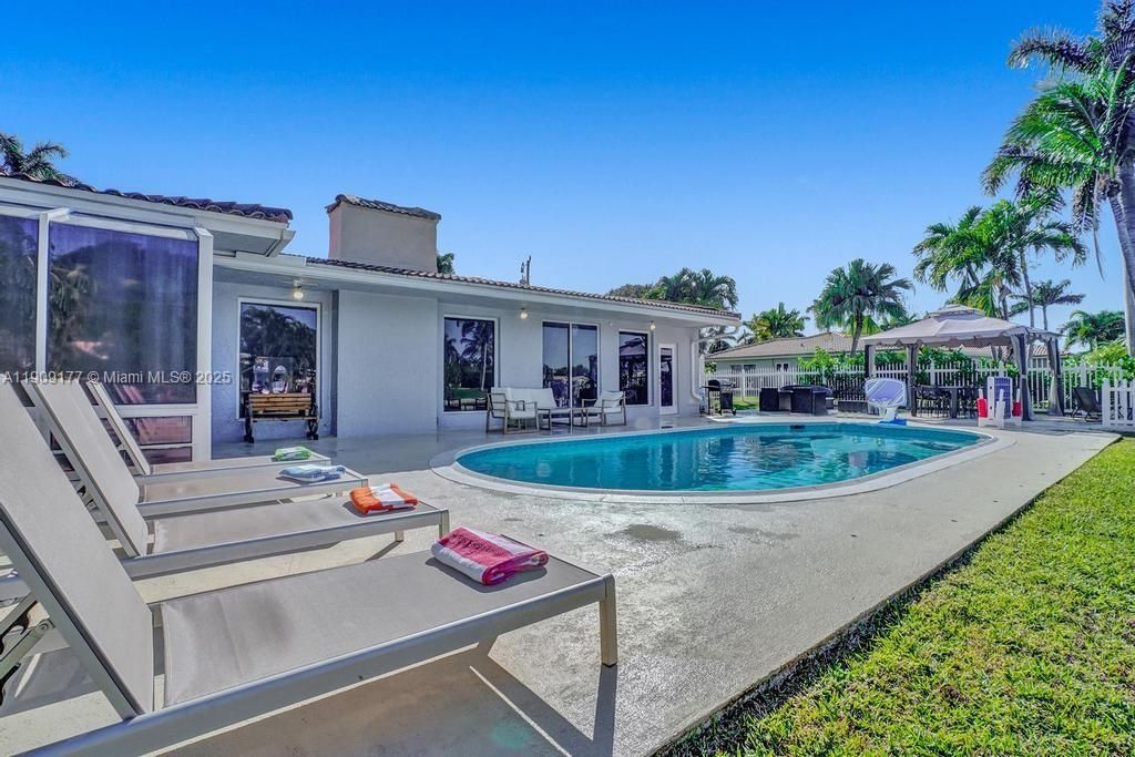 En Venta: $1,750,000 (5 camas, 3 baños, 2614 Pies cuadrados)