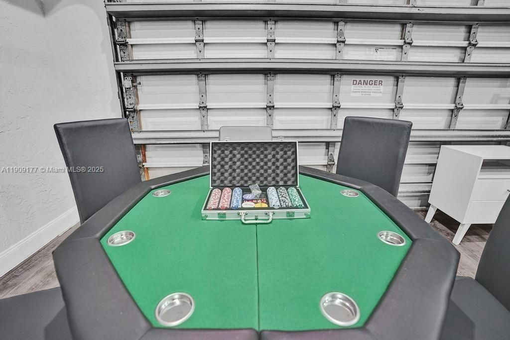 En Venta: $1,750,000 (5 camas, 3 baños, 2614 Pies cuadrados)