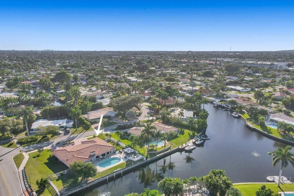 En Venta: $1,750,000 (5 camas, 3 baños, 2614 Pies cuadrados)