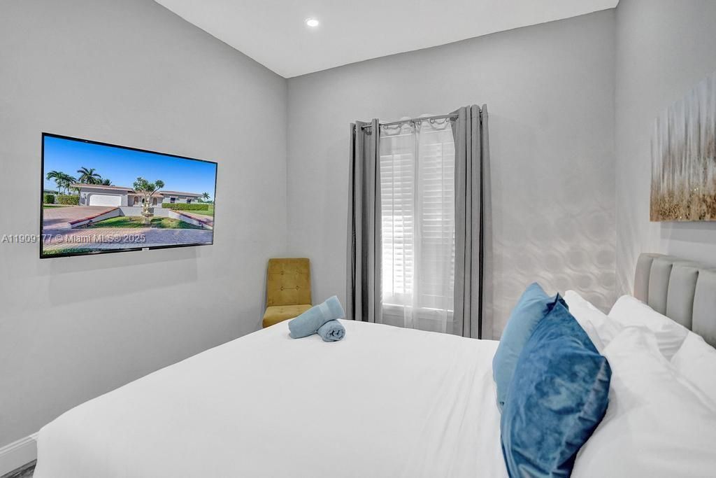 En Venta: $1,750,000 (5 camas, 3 baños, 2614 Pies cuadrados)