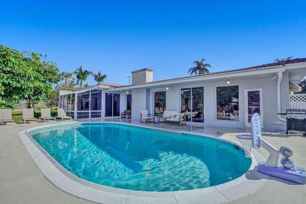 En Venta: $1,750,000 (5 camas, 3 baños, 2614 Pies cuadrados)