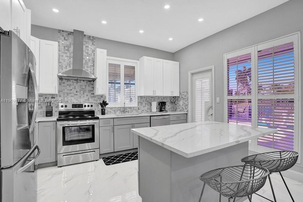 En Venta: $1,750,000 (5 camas, 3 baños, 2614 Pies cuadrados)