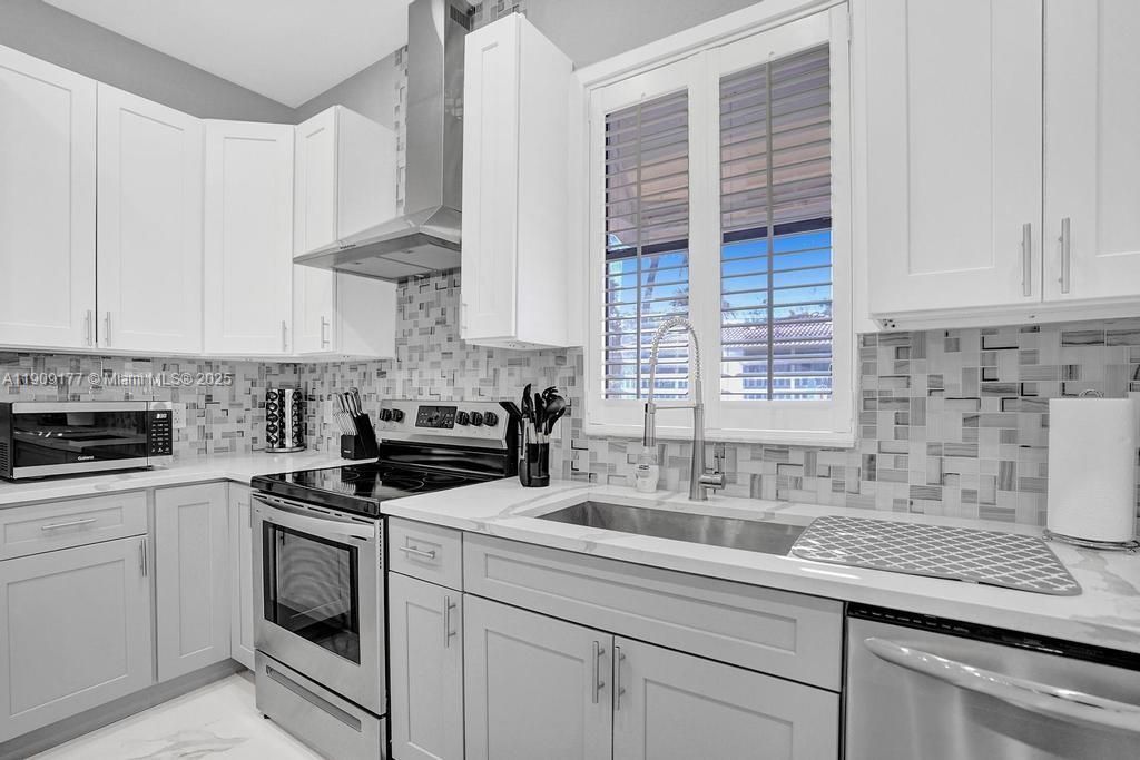 En Venta: $1,750,000 (5 camas, 3 baños, 2614 Pies cuadrados)