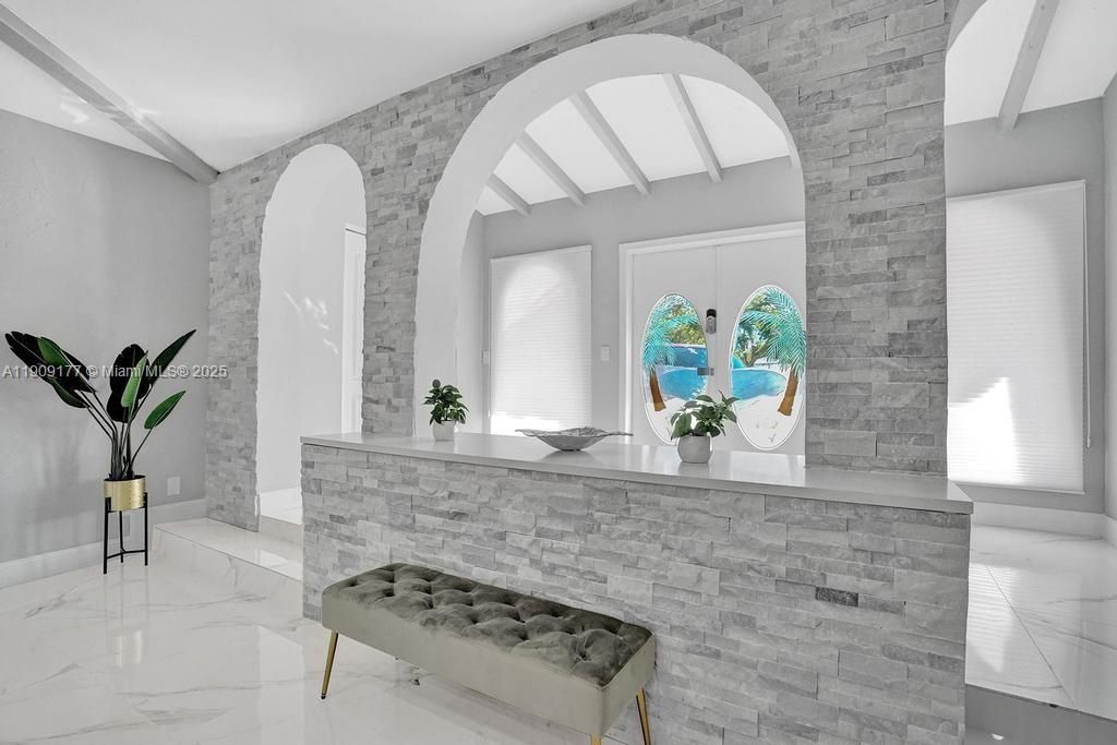 En Venta: $1,750,000 (5 camas, 3 baños, 2614 Pies cuadrados)