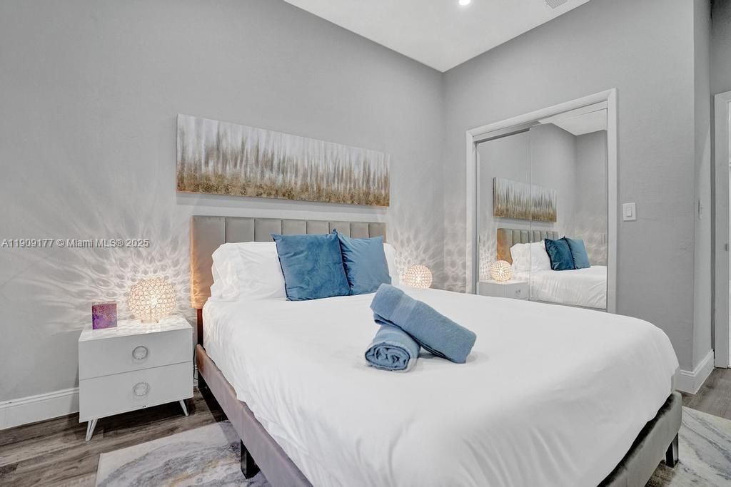 En Venta: $1,750,000 (5 camas, 3 baños, 2614 Pies cuadrados)