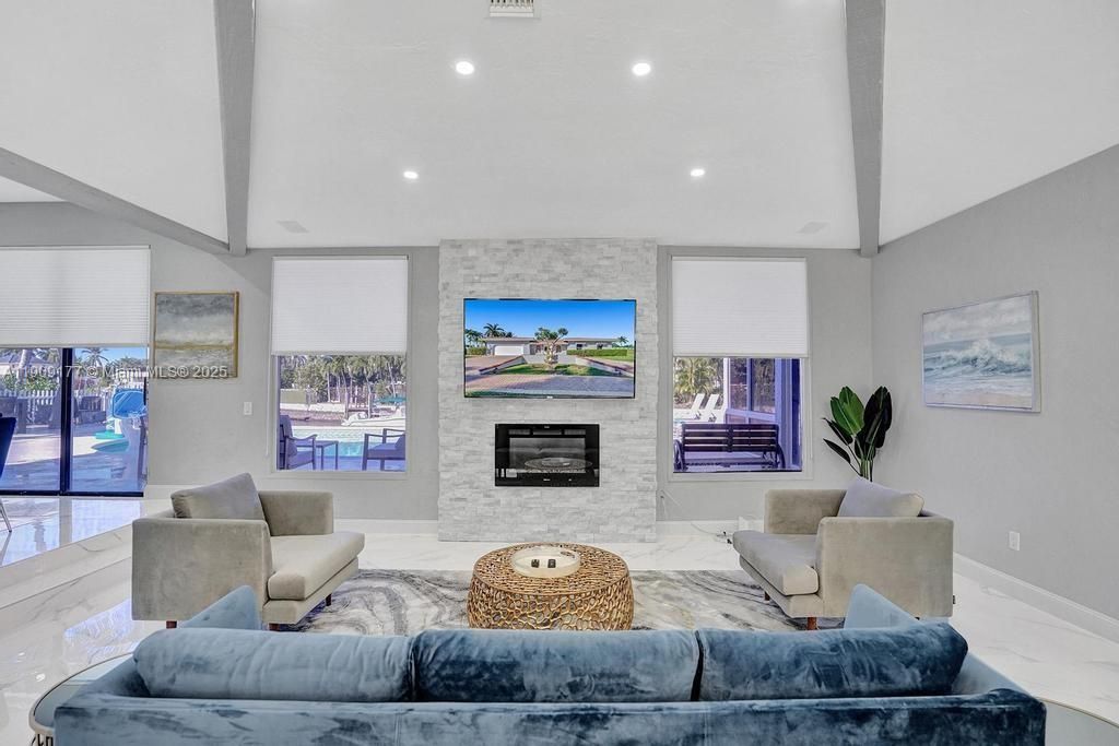 En Venta: $1,750,000 (5 camas, 3 baños, 2614 Pies cuadrados)