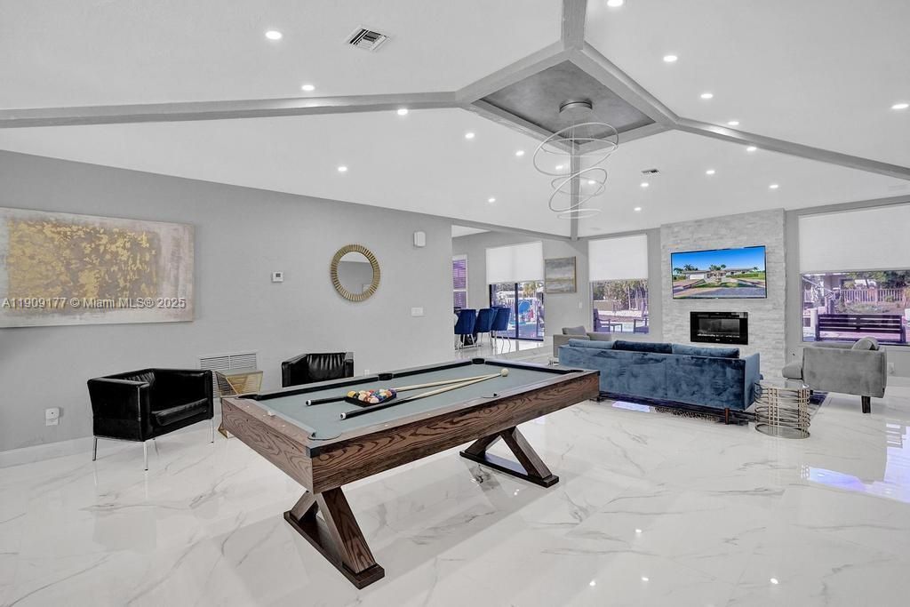 En Venta: $1,750,000 (5 camas, 3 baños, 2614 Pies cuadrados)