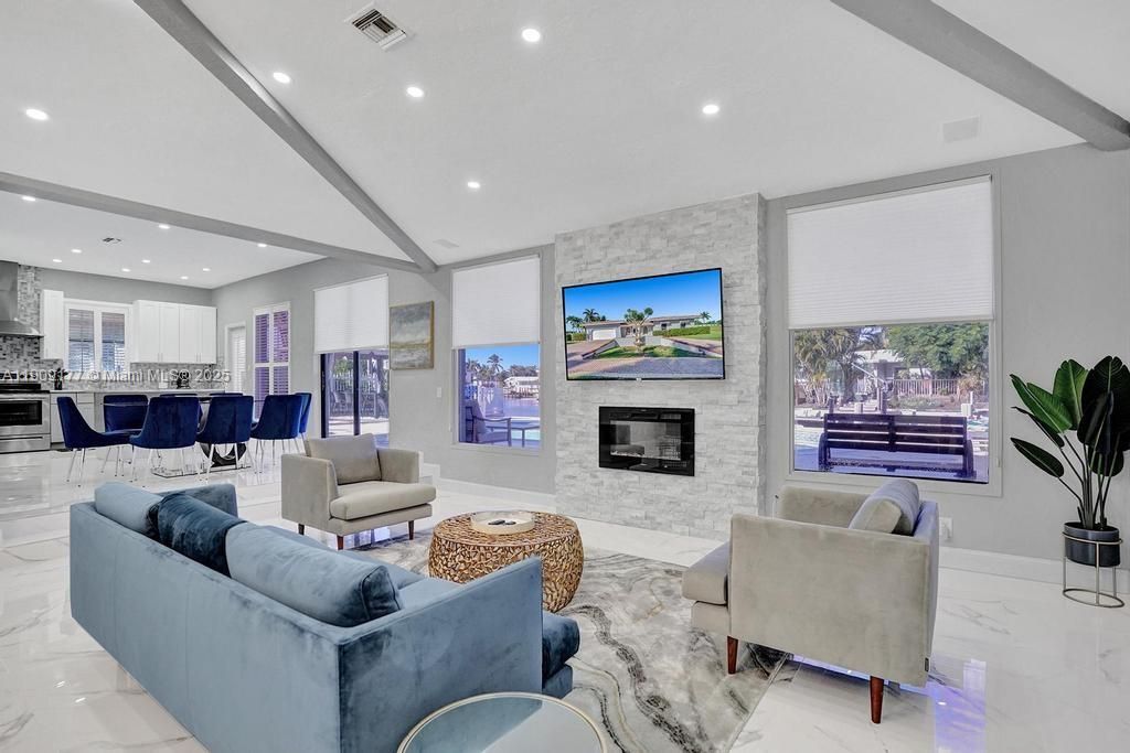 En Venta: $1,750,000 (5 camas, 3 baños, 2614 Pies cuadrados)