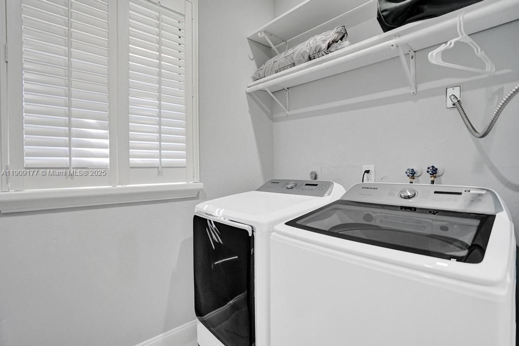 En Venta: $1,750,000 (5 camas, 3 baños, 2614 Pies cuadrados)