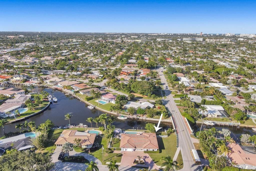 En Venta: $1,750,000 (5 camas, 3 baños, 2614 Pies cuadrados)