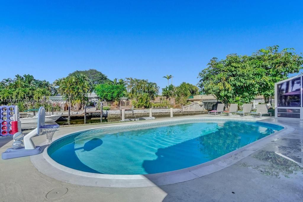 En Venta: $1,750,000 (5 camas, 3 baños, 2614 Pies cuadrados)