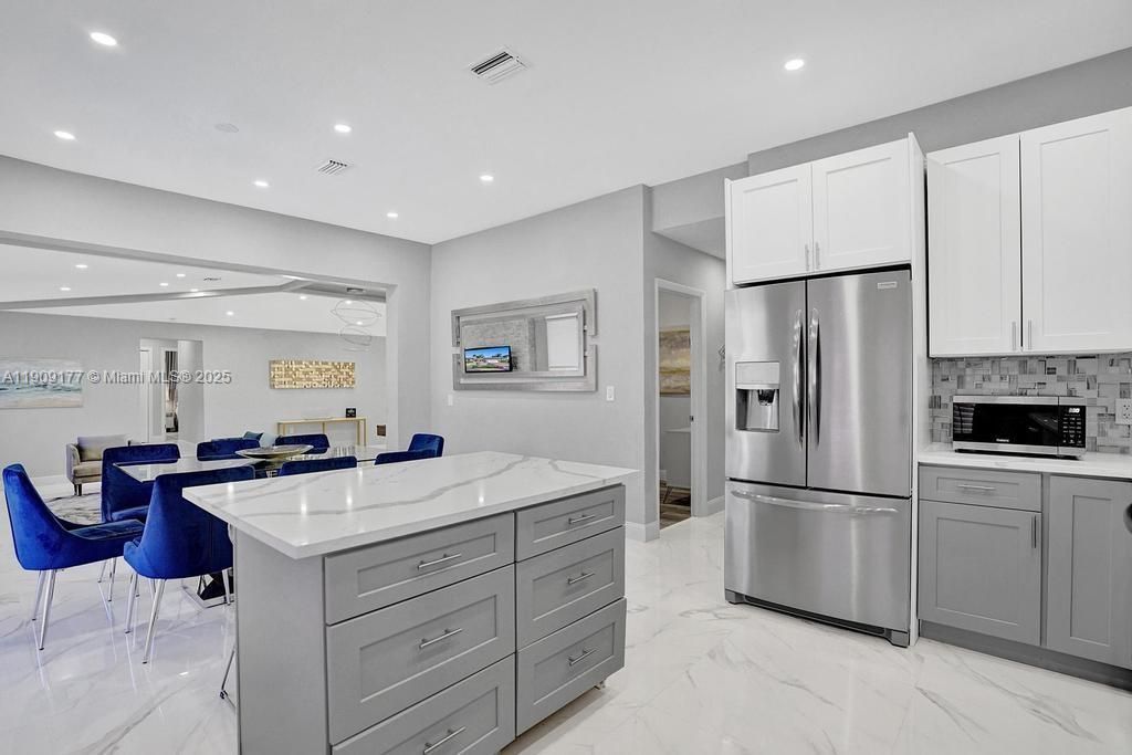 En Venta: $1,750,000 (5 camas, 3 baños, 2614 Pies cuadrados)