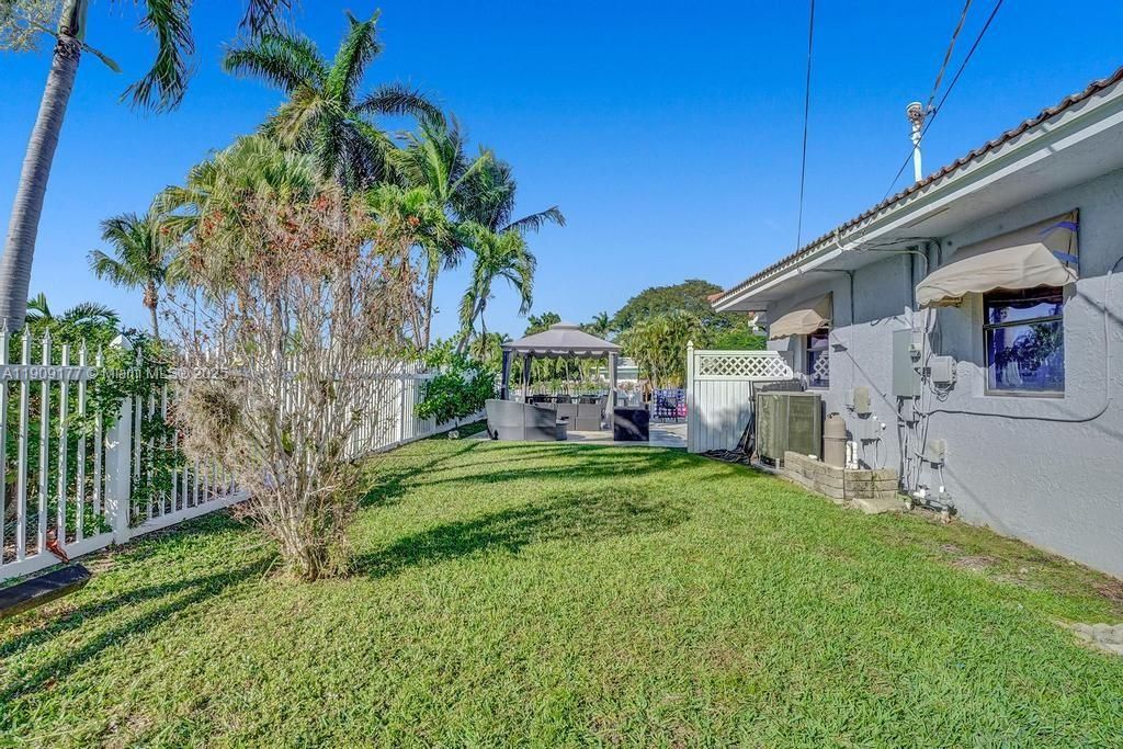 En Venta: $1,750,000 (5 camas, 3 baños, 2614 Pies cuadrados)