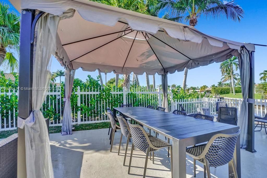 En Venta: $1,750,000 (5 camas, 3 baños, 2614 Pies cuadrados)