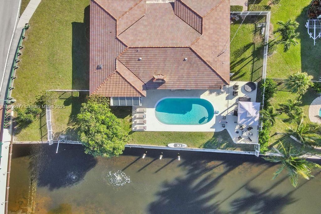 En Venta: $1,750,000 (5 camas, 3 baños, 2614 Pies cuadrados)