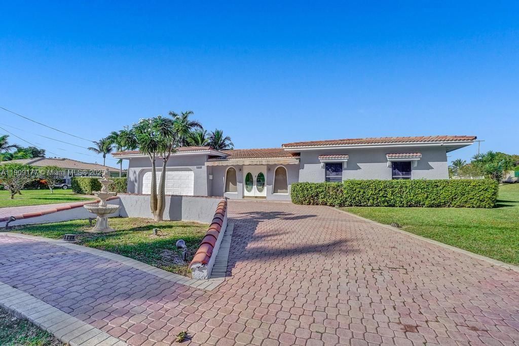 En Venta: $1,750,000 (5 camas, 3 baños, 2614 Pies cuadrados)