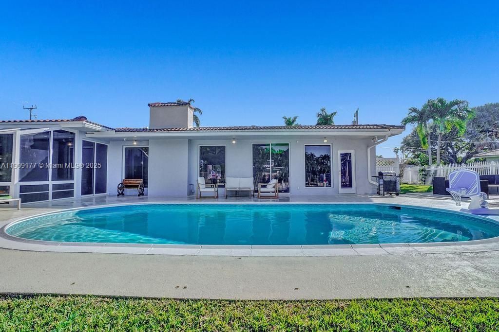 En Venta: $1,750,000 (5 camas, 3 baños, 2614 Pies cuadrados)