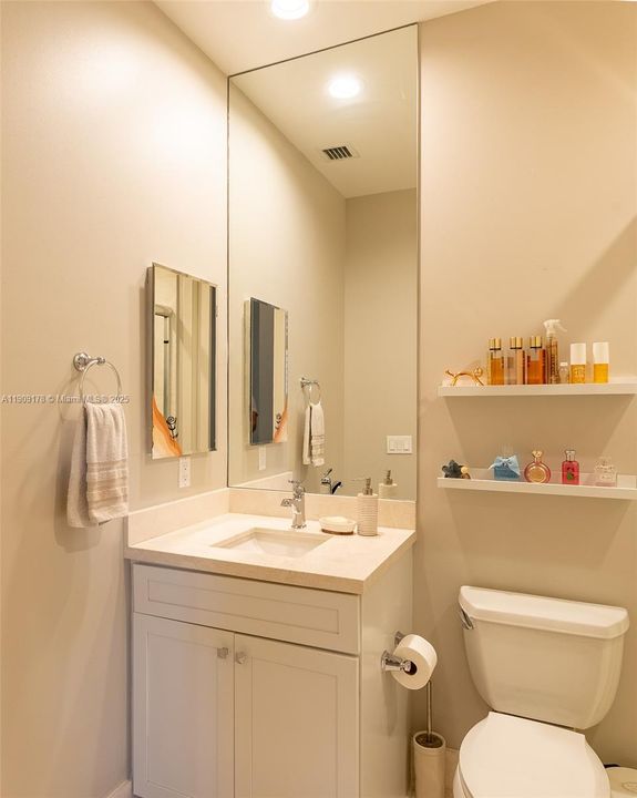 For Sale: $2,570,000 (5 beds, 4 baths, 4377 Square Feet)