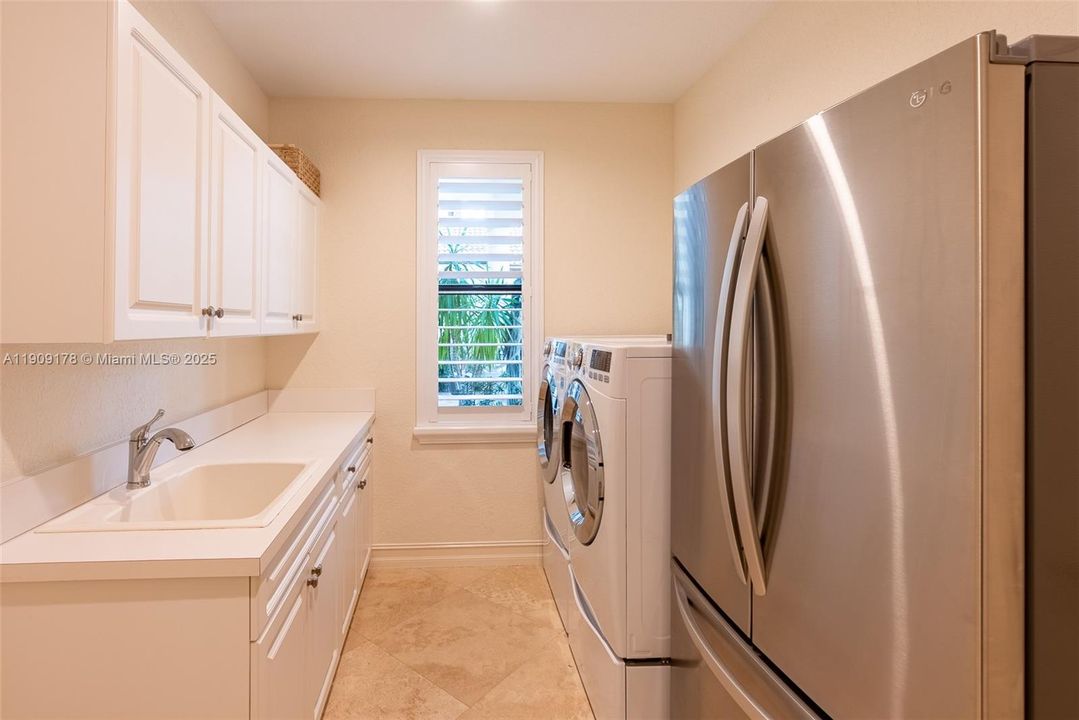 For Sale: $2,570,000 (5 beds, 4 baths, 4377 Square Feet)