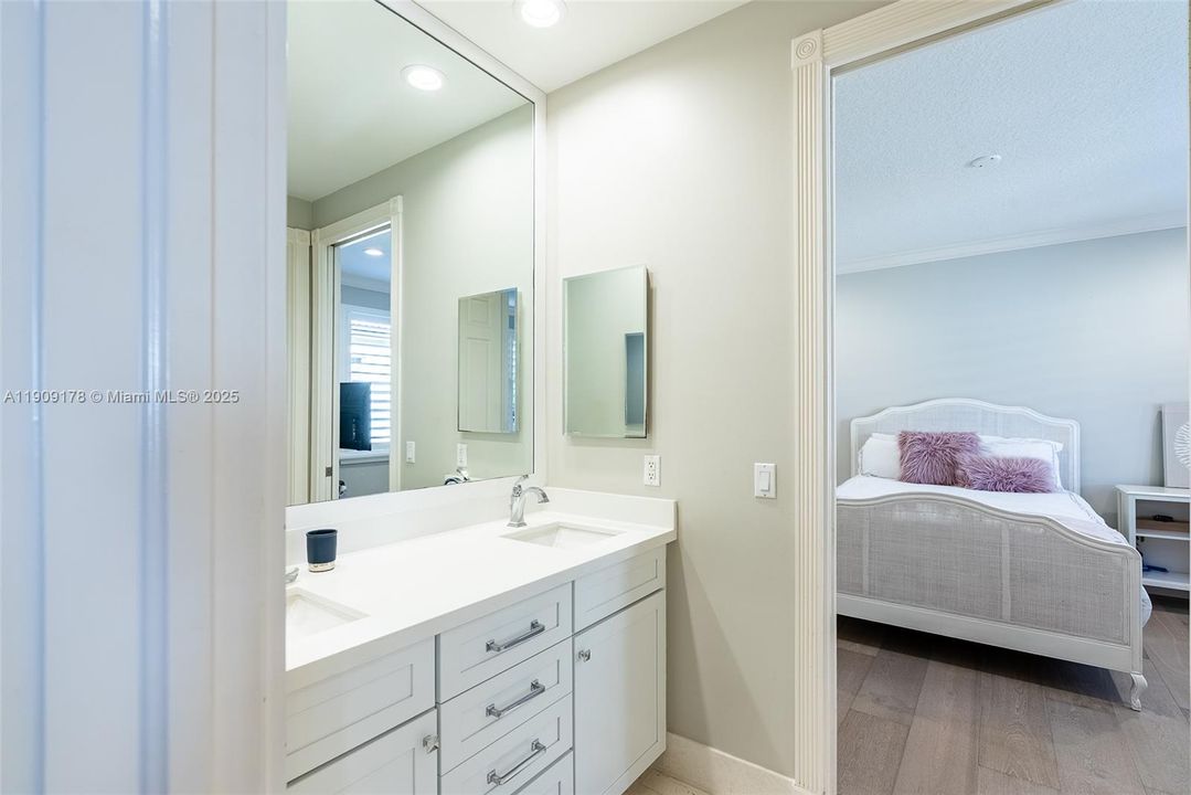 For Sale: $2,570,000 (5 beds, 4 baths, 4377 Square Feet)