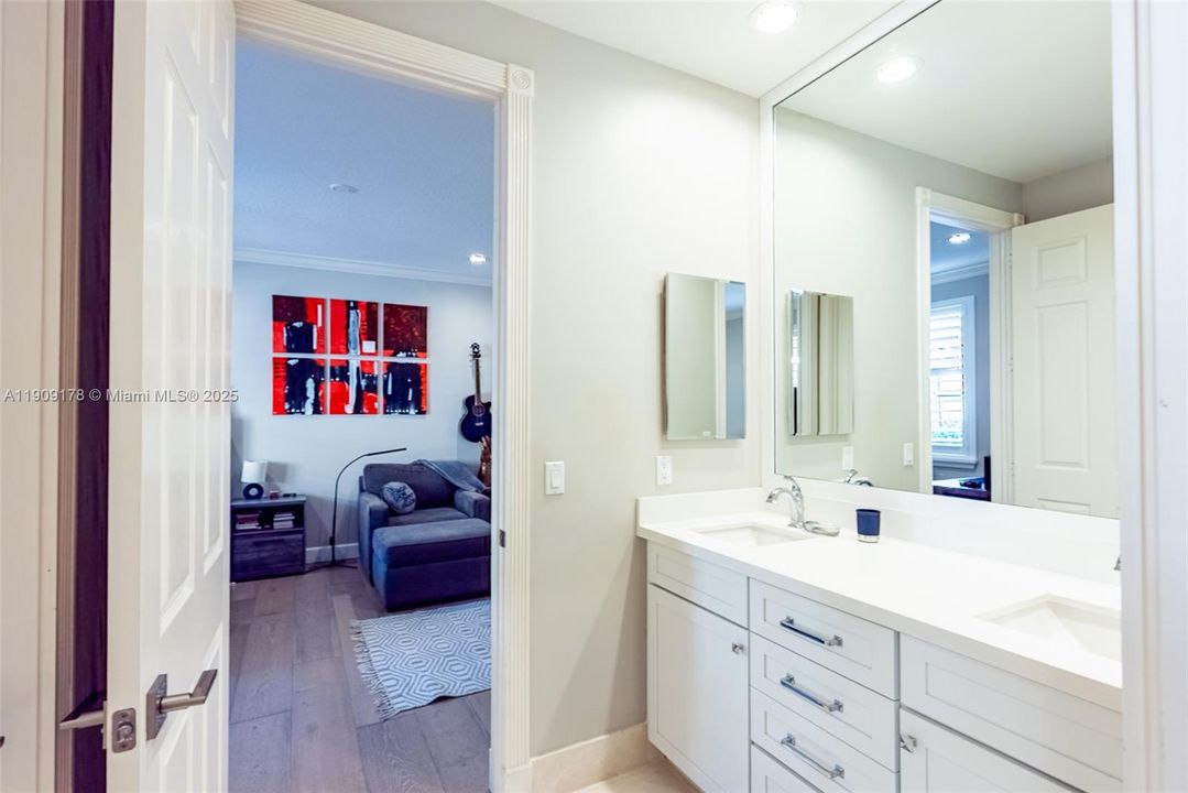 For Sale: $2,570,000 (5 beds, 4 baths, 4377 Square Feet)