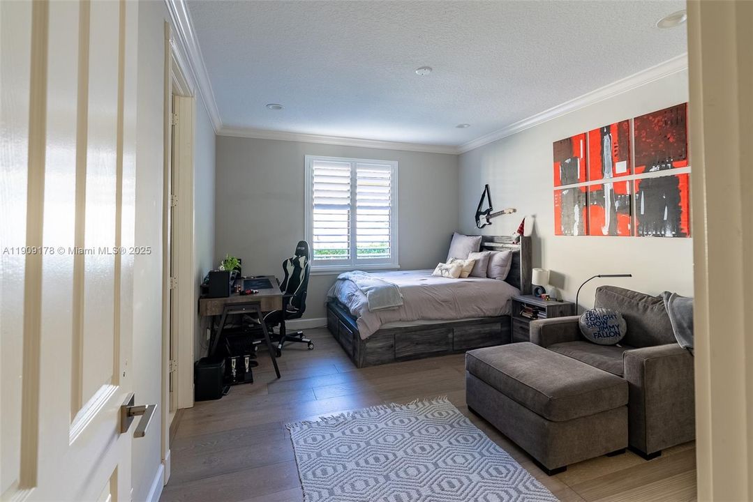 For Sale: $2,570,000 (5 beds, 4 baths, 4377 Square Feet)