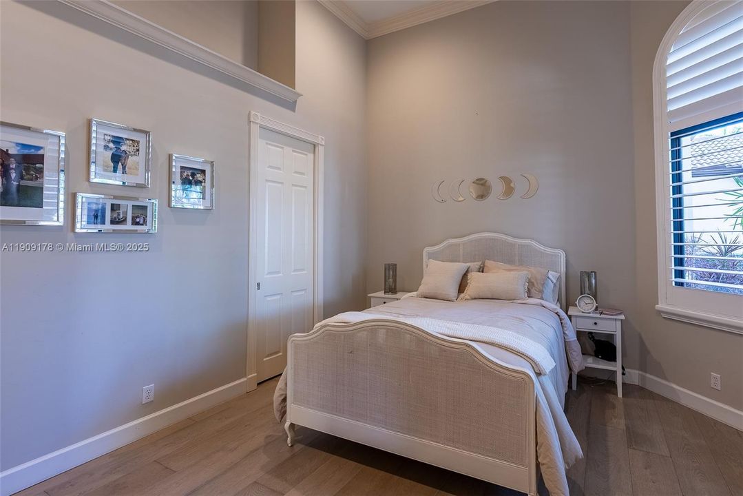 For Sale: $2,570,000 (5 beds, 4 baths, 4377 Square Feet)