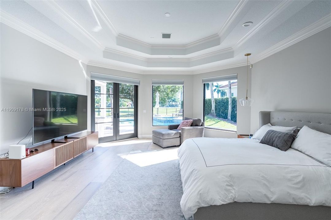 For Sale: $2,570,000 (5 beds, 4 baths, 4377 Square Feet)