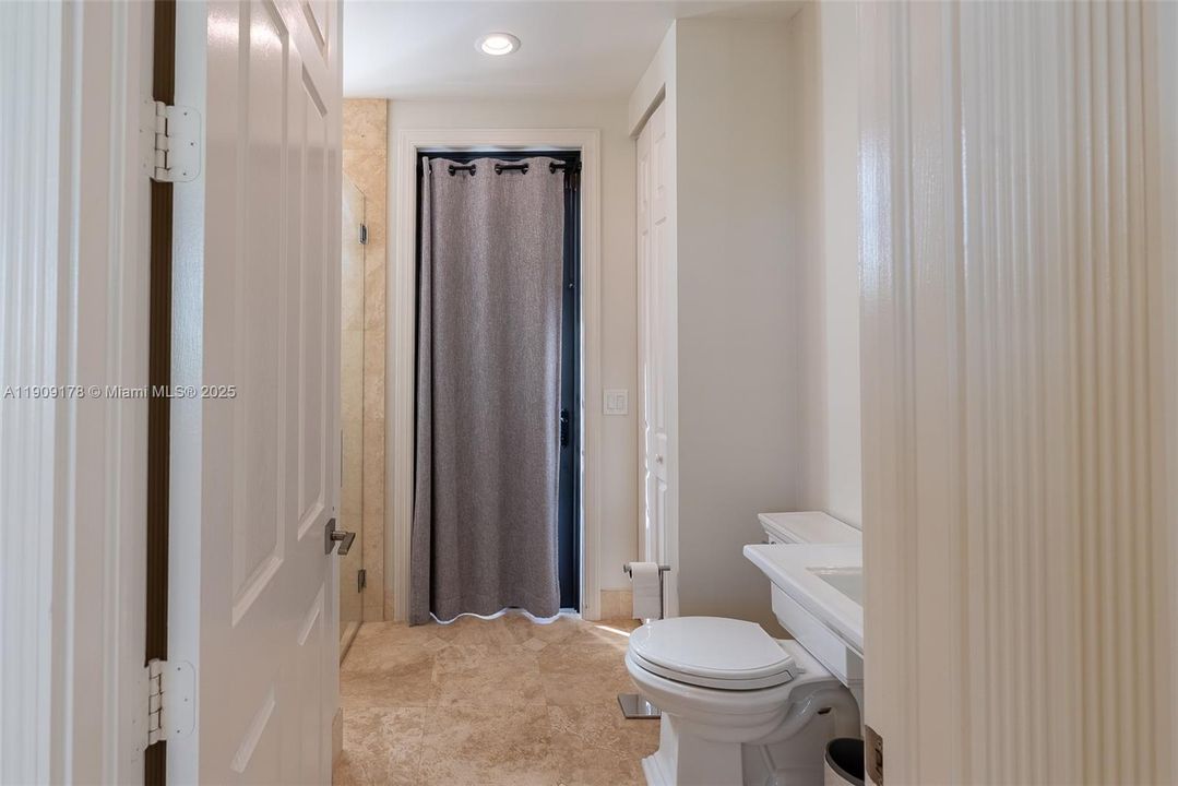 For Sale: $2,570,000 (5 beds, 4 baths, 4377 Square Feet)