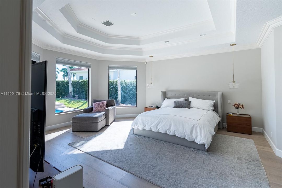 For Sale: $2,570,000 (5 beds, 4 baths, 4377 Square Feet)